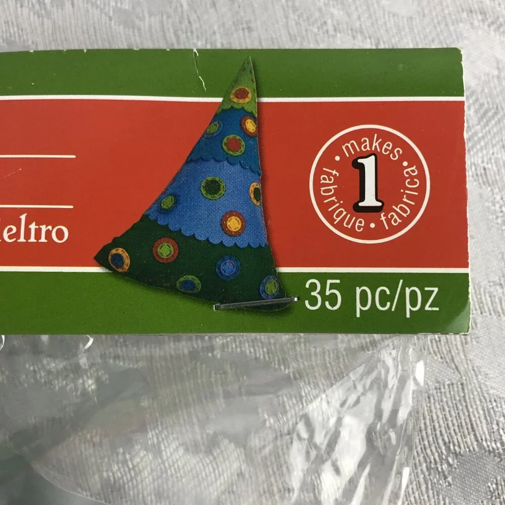 ArtMinds Felt Christmas Tree Pillow Applique Kit 35 pc Whimsical DIY Craft NWT